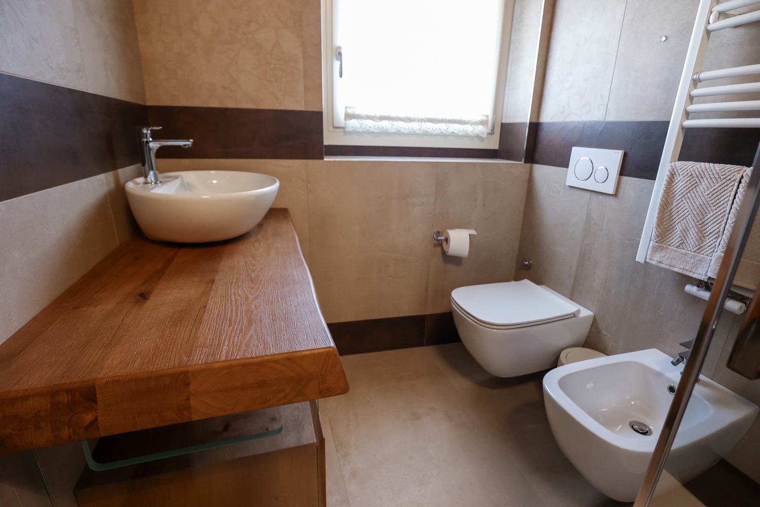 Bagno con top in legno massello