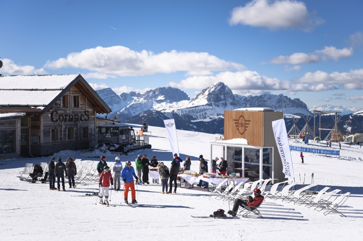Evento outdoor sulla neve in Dolomiti fotografato da Miketing