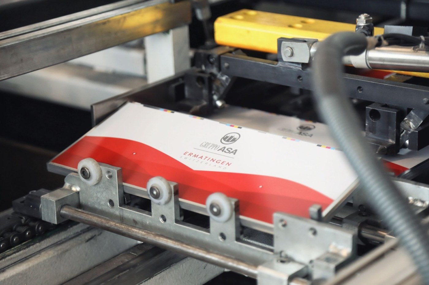 Fotografia industriale di una linea di produzione realizzata da Miketing